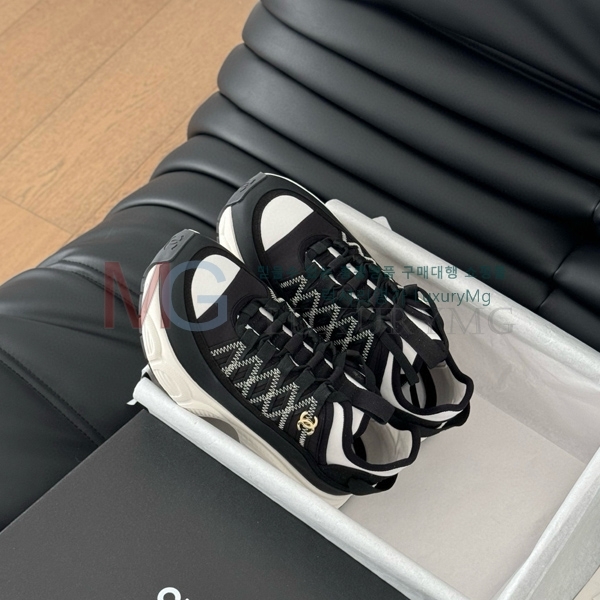 *  25CĿ AB2330811-2