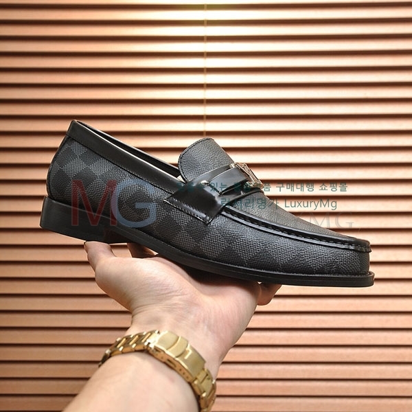 ̺   32LV86038-1