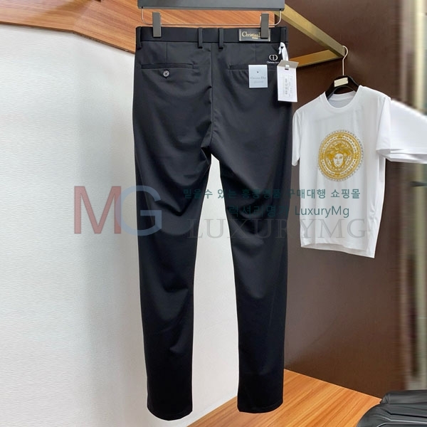    DR880670