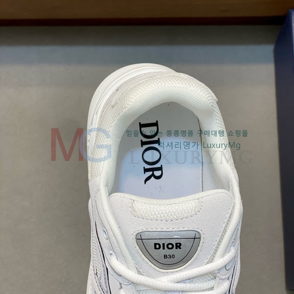   Ŀ DR680883