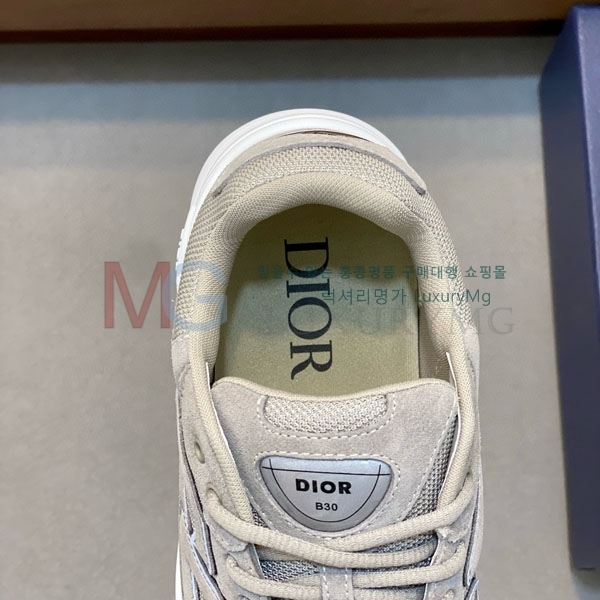   Ŀ DR680883-1