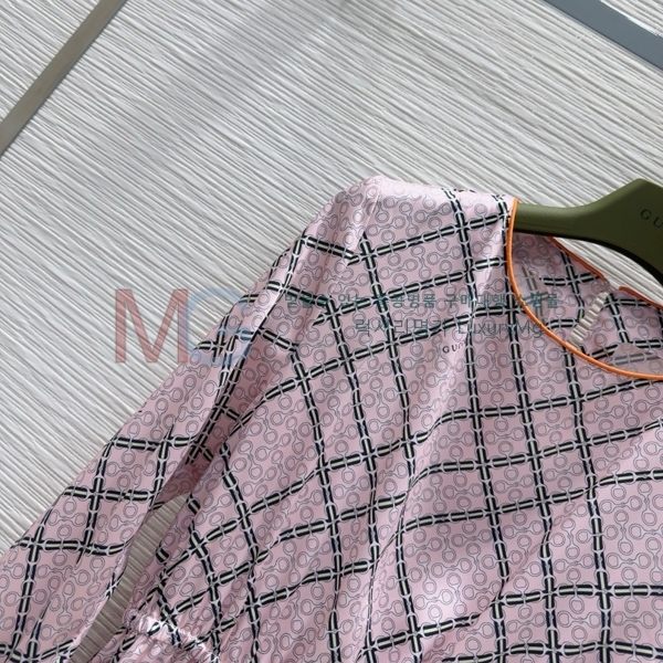   ǽ D25253641