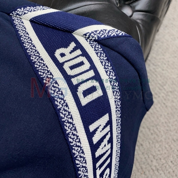   ݹ D20041680-1