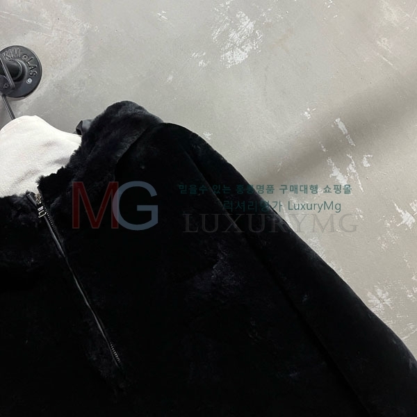   þ   PA121682-2