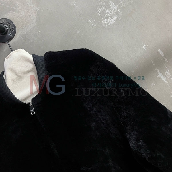   þ   PA121684-2