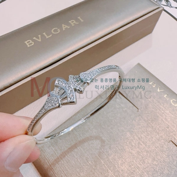 Ұ  BV1378906-1