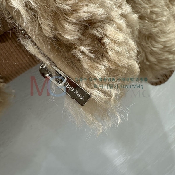  ̿̿ þ   MIU245645-1