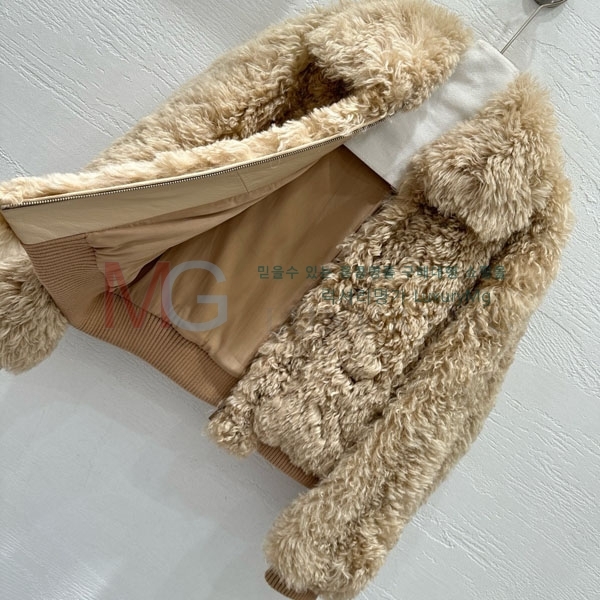  ̿̿ þ   MIU245645-1