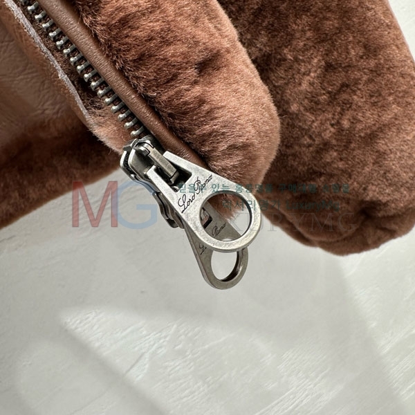  η** þ   LP2348806-6