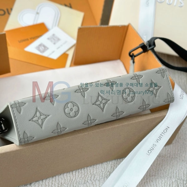 ̺   M81115-202