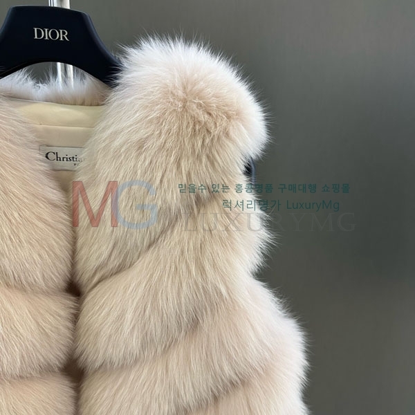   þ    DO8234077-2