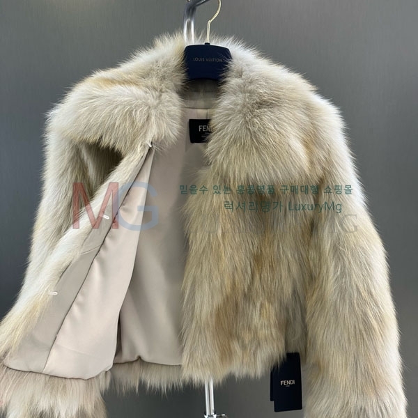   þ   FEND234008-7