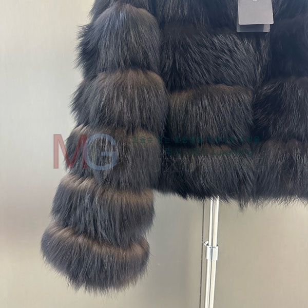   þ   FEND234008-9