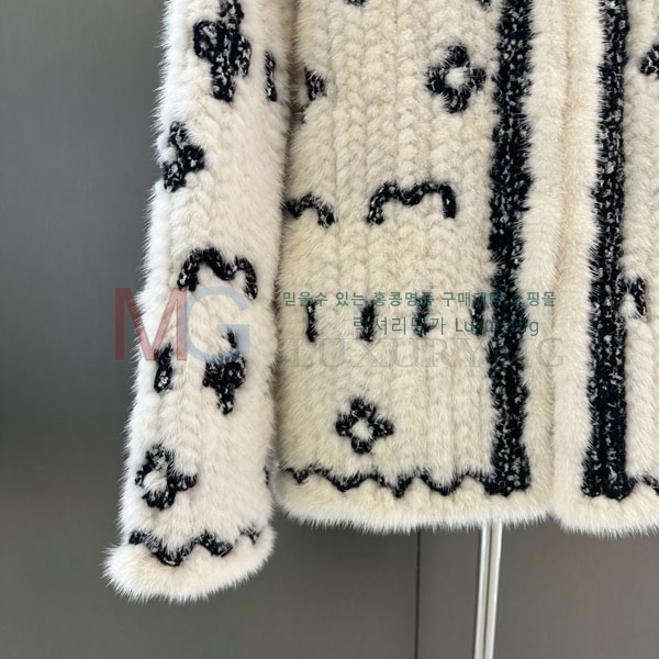  * þ   CH2456750-3