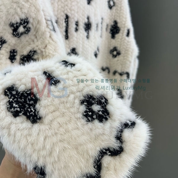  * þ   CH2456750-3