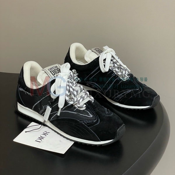 ���� �̿�̿� ����Ŀ�� M1803255