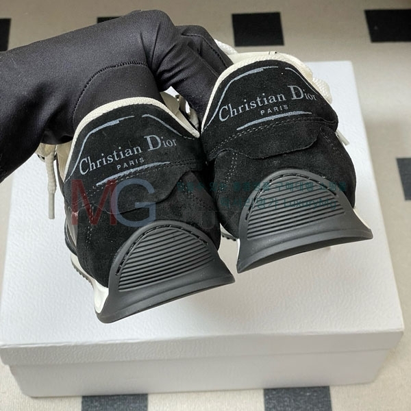 ���� �̿�̿� ����Ŀ�� M1803255