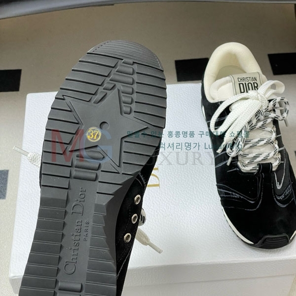 ���� �̿�̿� ����Ŀ�� M1803255