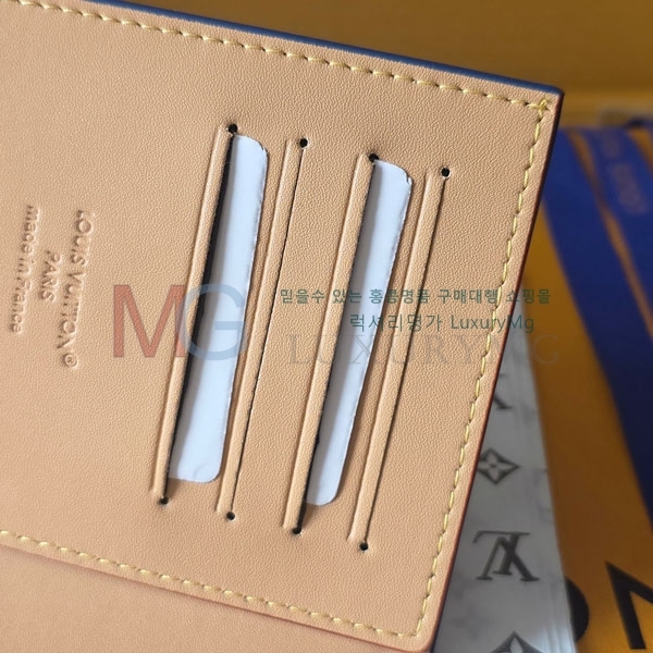 ���̺��� �н���Ʈ Ŀ�� �������� M26831-4