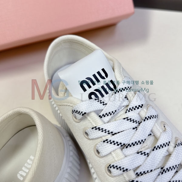 ���� �̿�̿� ����Ŀ�� MI3302884-2