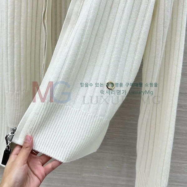 ���� �η�**�� ������ ����� ��Ŷ LP451044-1