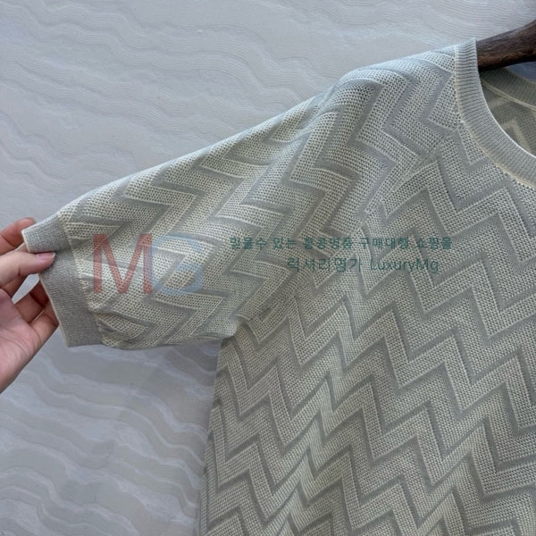 ���� �η�**�� ���� Ƽ���� LP345777-9