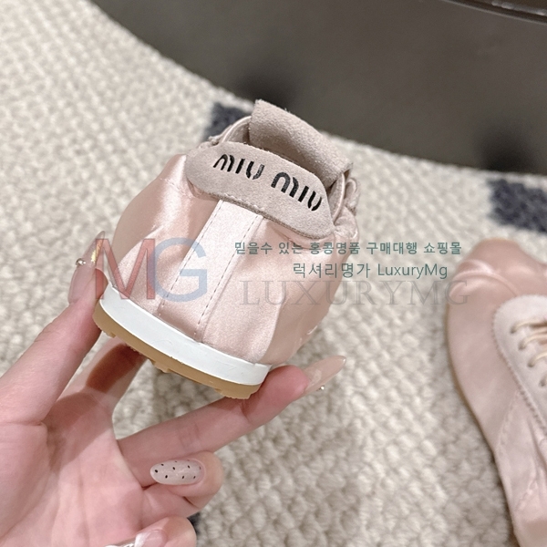 ���� �̿�̿� ����Ŀ�� MI528193-4