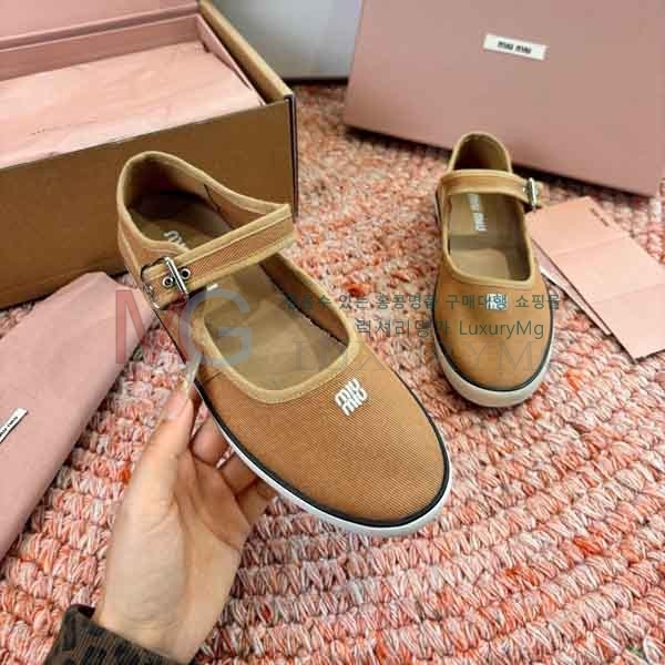 ���� �̿�̿� ����Ŀ�� MIU08991