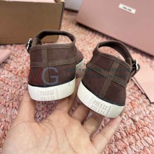 ���� �̿�̿� ����Ŀ�� MIU08991-2