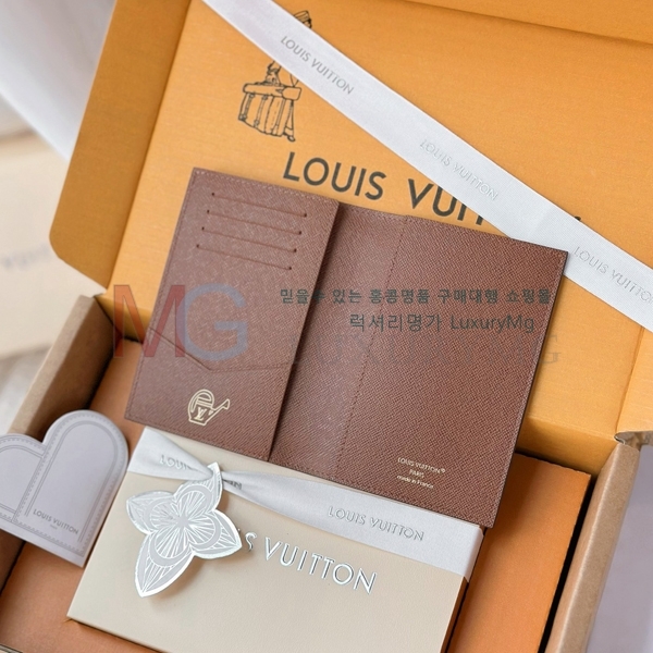 ���̺��� �н���Ʈ Ŀ�� �������� M27548-200