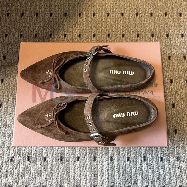 ���� �̿�̿� �÷����� MIU00652-2
