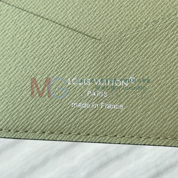 ���̺��� �н���Ʈ Ŀ�� �������� M28640-60